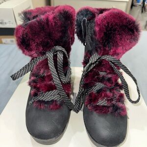 COUGAR Penelope Black Suede & Rabbit Fur Trim Wedge Booties Size 8